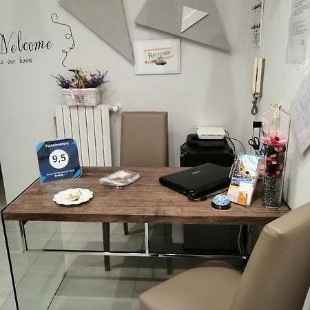 살레르노 Tuttoincentro B&B 외부 사진