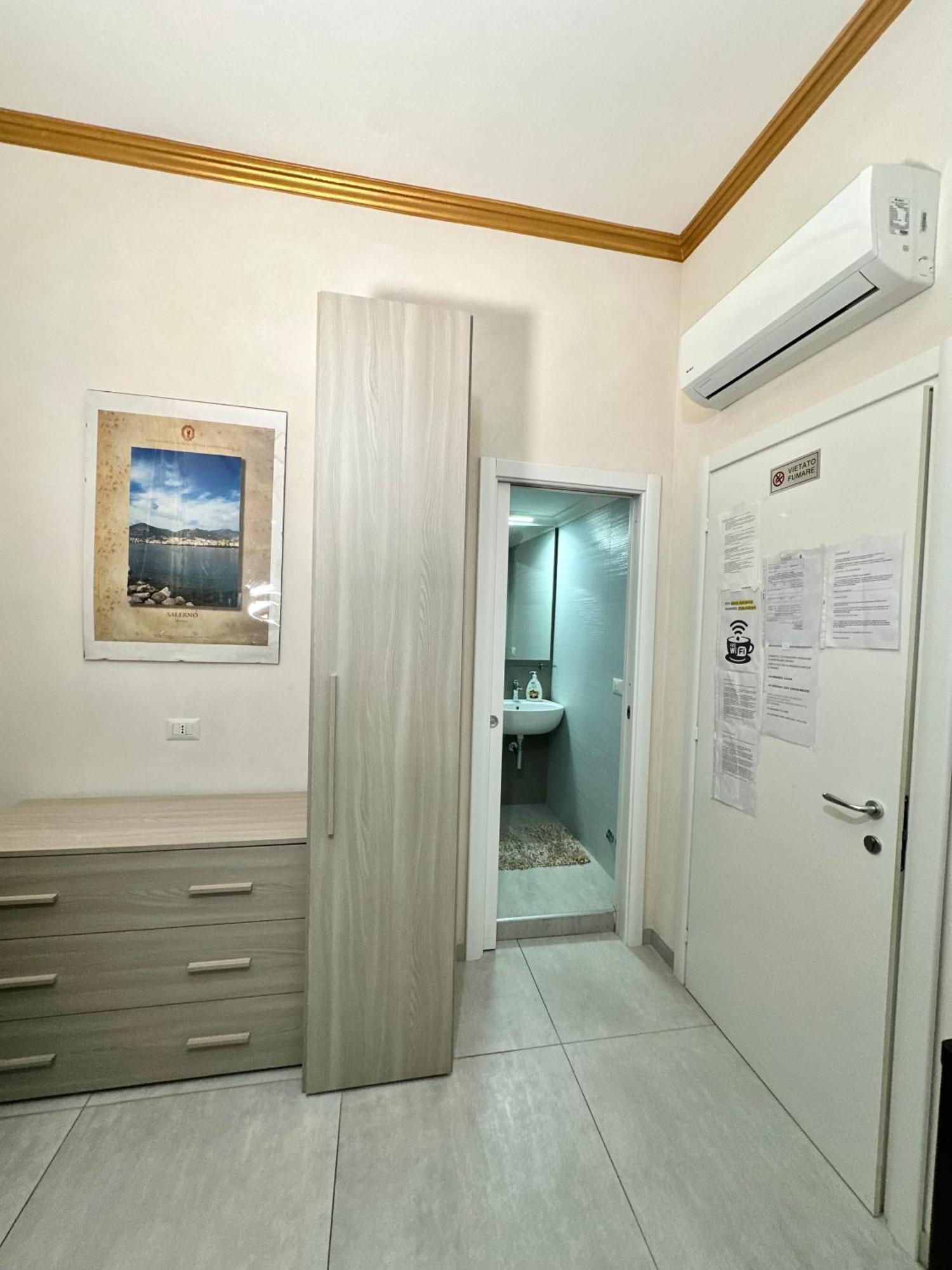 살레르노 Tuttoincentro B&B 외부 사진