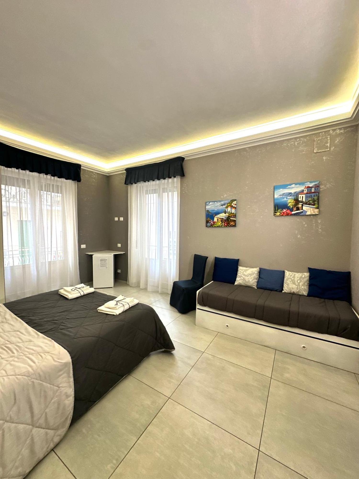 살레르노 Tuttoincentro B&B 외부 사진
